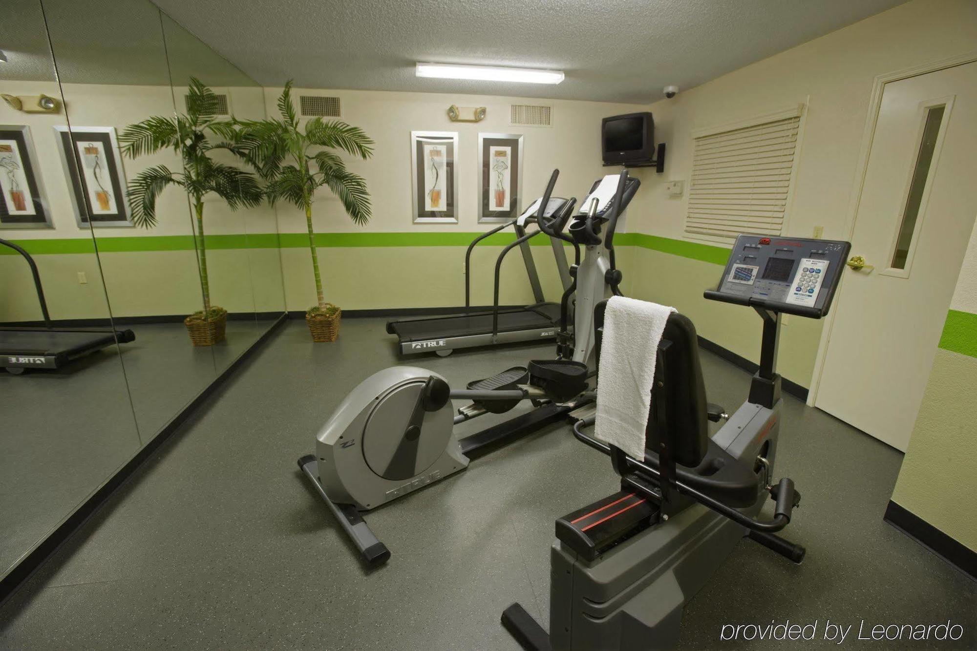 Extended Stay America Select Suites - Madison - Old Sauk Rd Екстер'єр фото